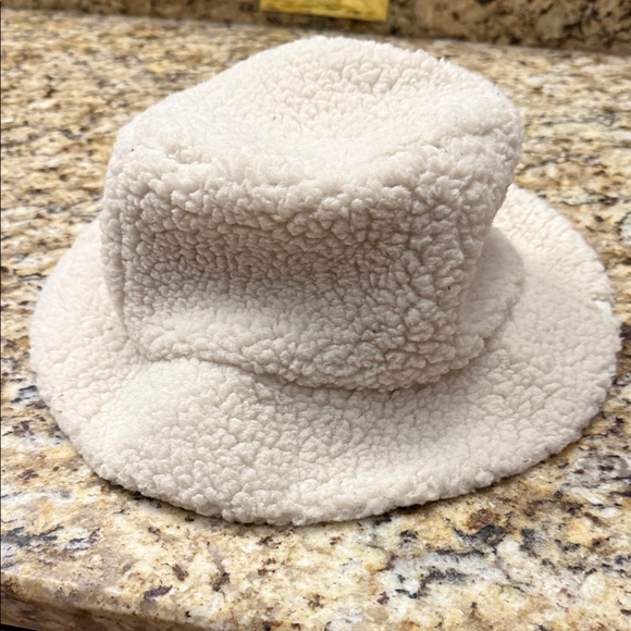 Lululemon Textured Fleece Bucket Hat in Cream NWT - Picture 6 of 6
